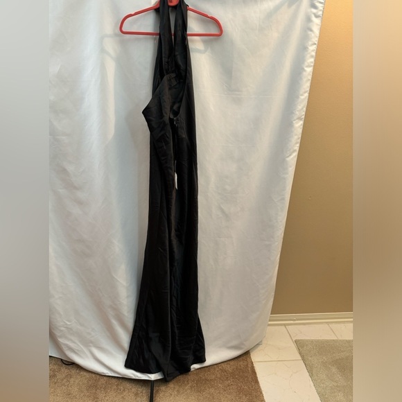 Lovely Imogen Draped Twist Halter Tie Back Trumpet Gown Black XL - Picture 3 of 10